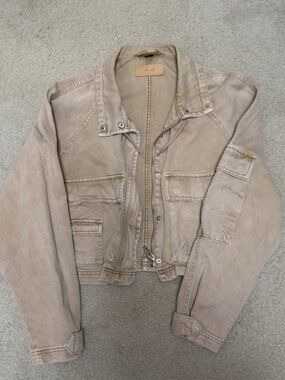 Blank NYC Women's oversized Cargo Utility Jacket in Beige